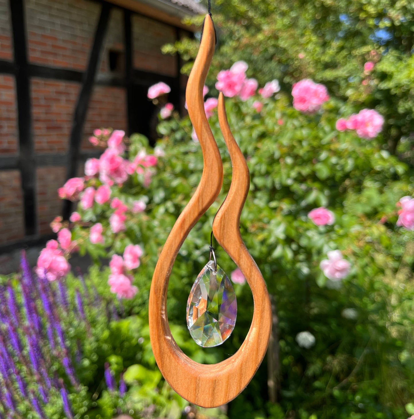 Fensterschmuck - Shakti mit Regenbogen-Kristall