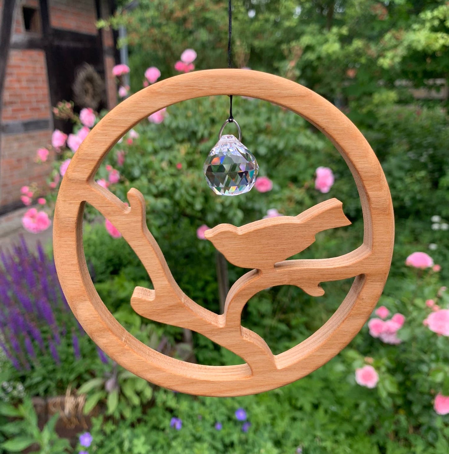 Fensterschmuck -  Frühlingsbote mit Regenbogen-Kristall