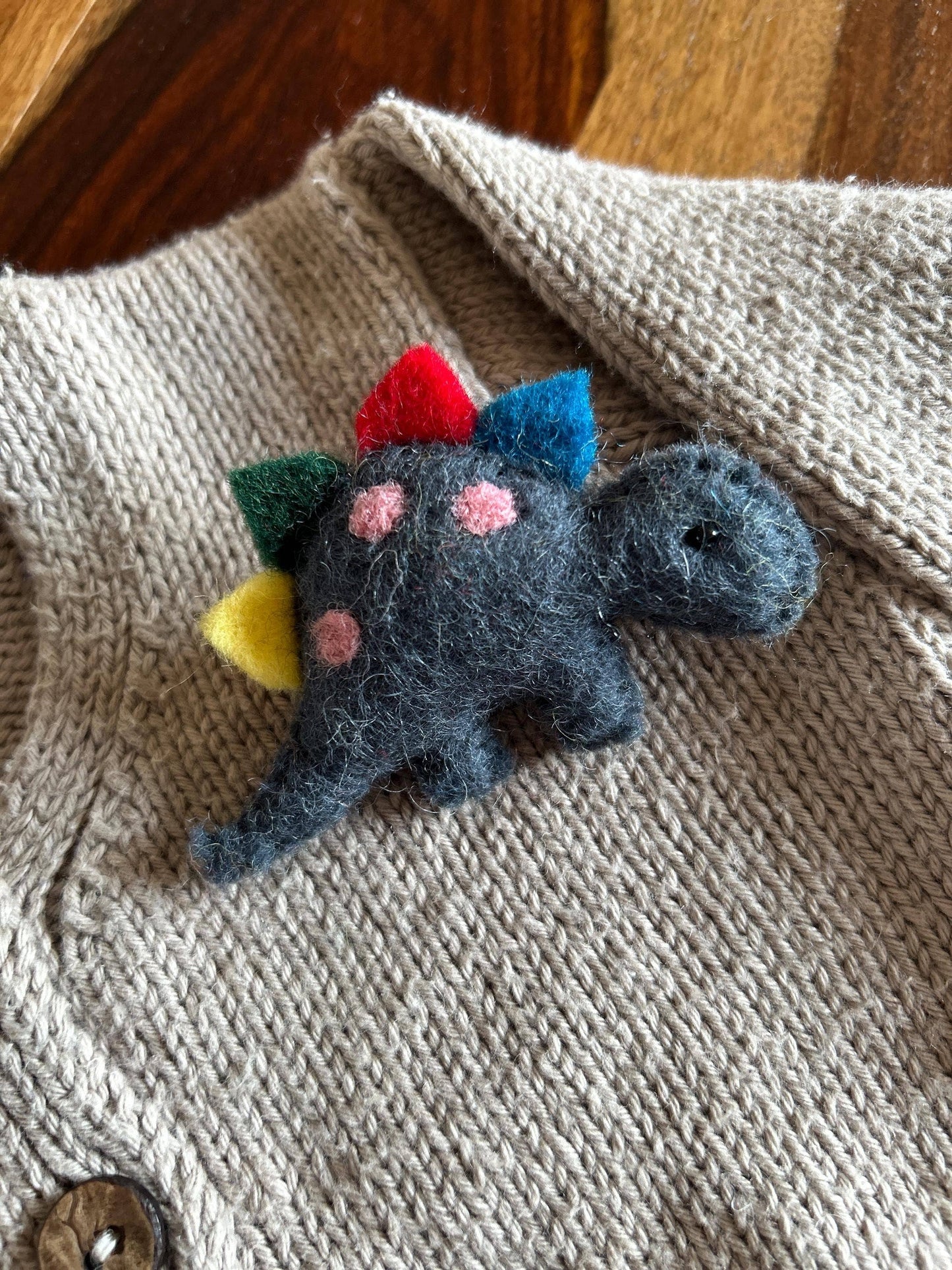 Filzanstecker - Dinosaurier Stegosaurus