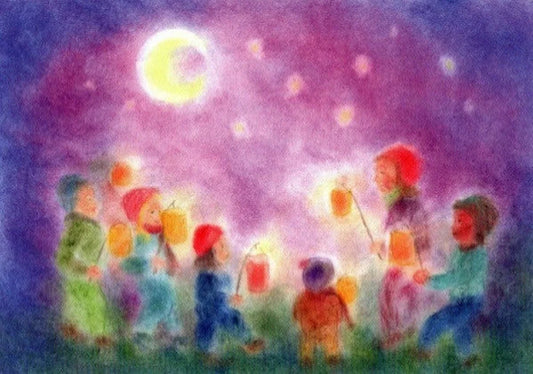 Kinder mit leuchtenden Laternen unter dem Nachthimmel, Postkarte Laternenumzug von Andrea Reiß