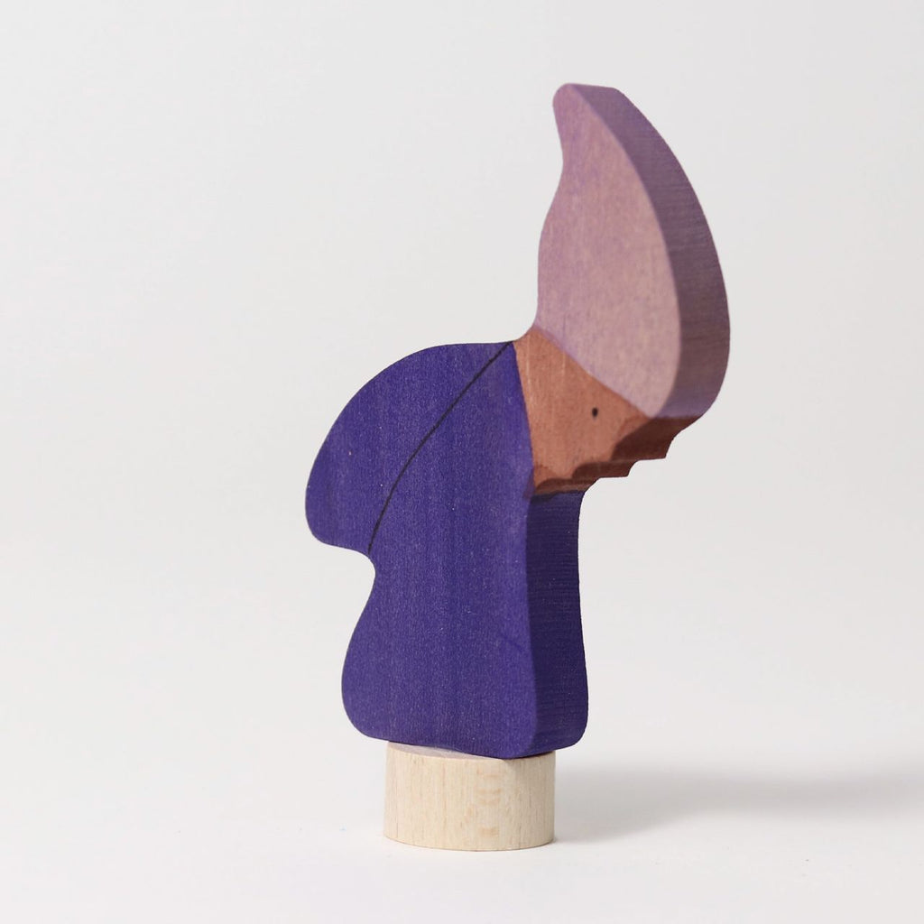 Grimm's Steckfigur Winterzwerg, der Winterzwerg trägt Violett und gehört zu den vier Jahreszeitenzwergen