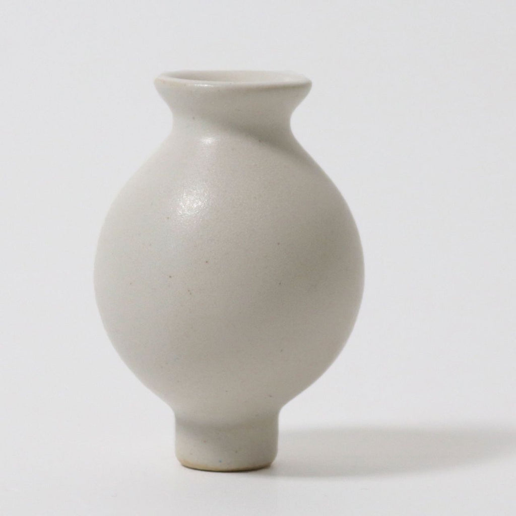 Grimm's Stecker Vase weiß aus Keramik auf dem Festtagsring, Foto