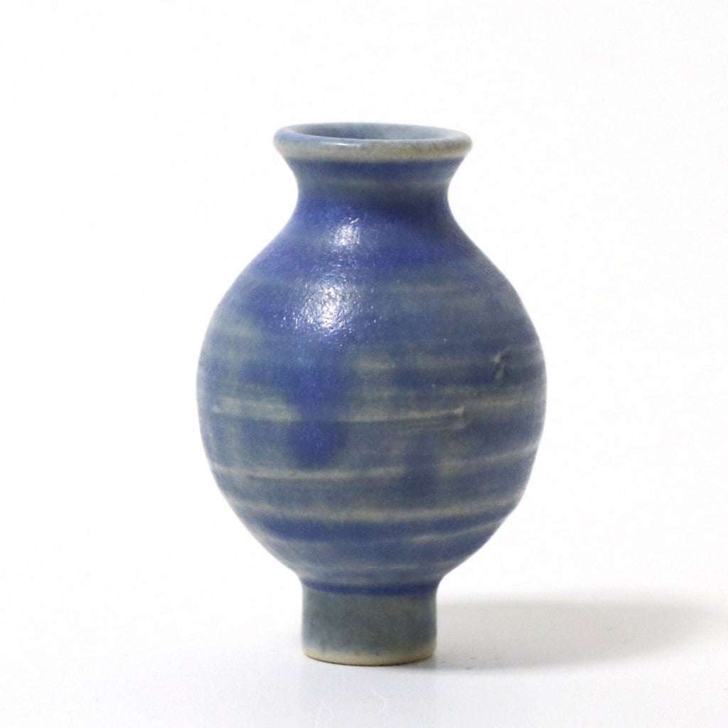 Grimm's Stecker Vase blau aus Keramik auf dem Festtagsring, Foto