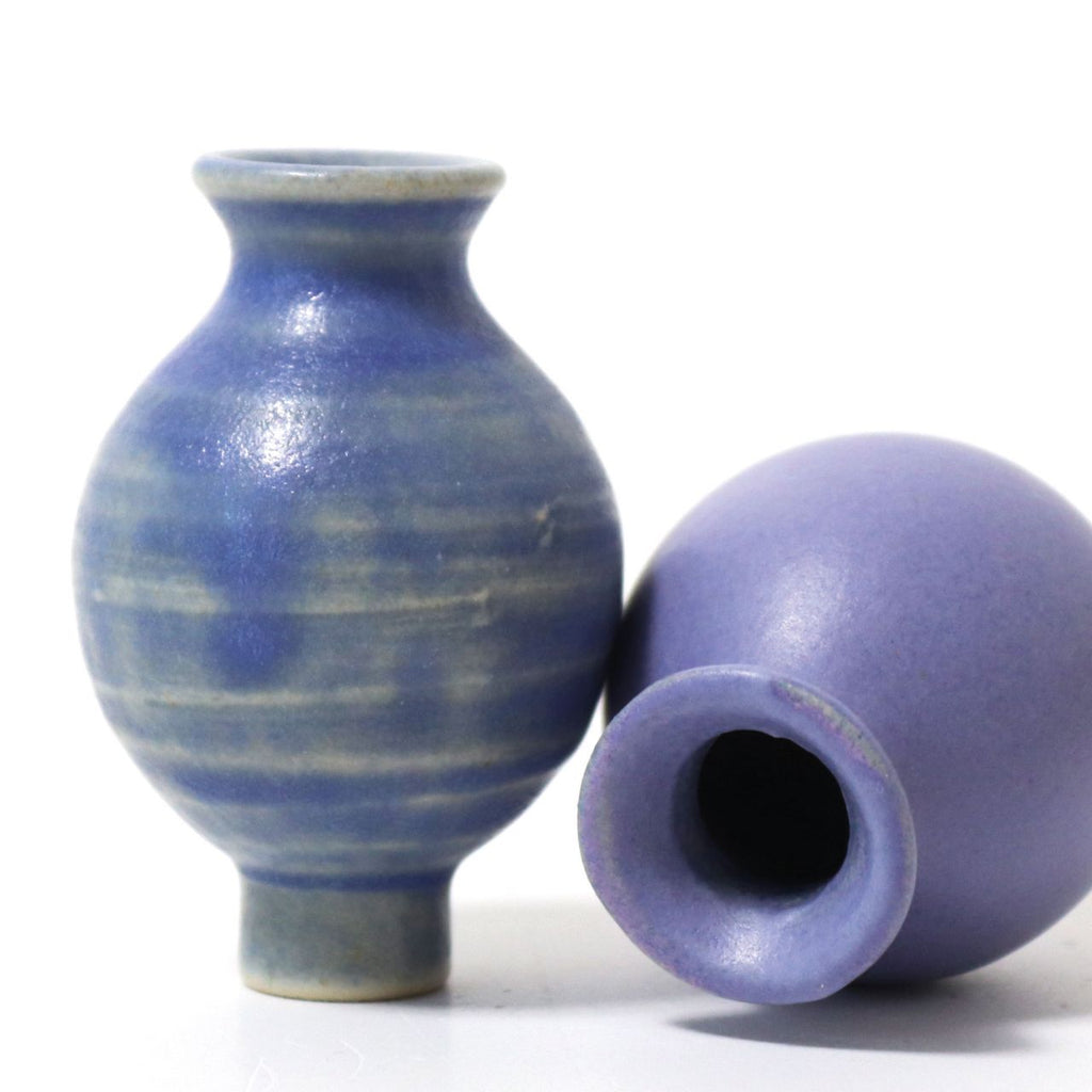Grimm's Stecker Vase blau aus Keramik auf dem Festtagsring, Foto