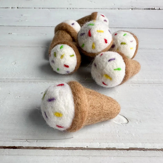 Filz - Mini-Eistüte mit Regenbogenstreuseln