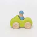 Grimm's Kleines Cabrio Grün, das kleine Cabrio ist ein schlichtes Holzauto mit einem Holzmännchen als Fahrer