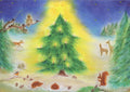 Postkarte Weihnachten im Wald von Baukje Exler A6, Weihnachtsbaum mit brennenden Kerzen im verschneiten Wald, umgeben von Fuchs, Rehen, Eichhörnchen, Igeln, Eule und Rotkehlchen