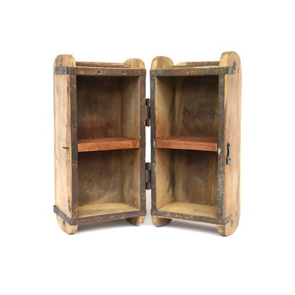 Wandregal aus Backsteinform in Holz