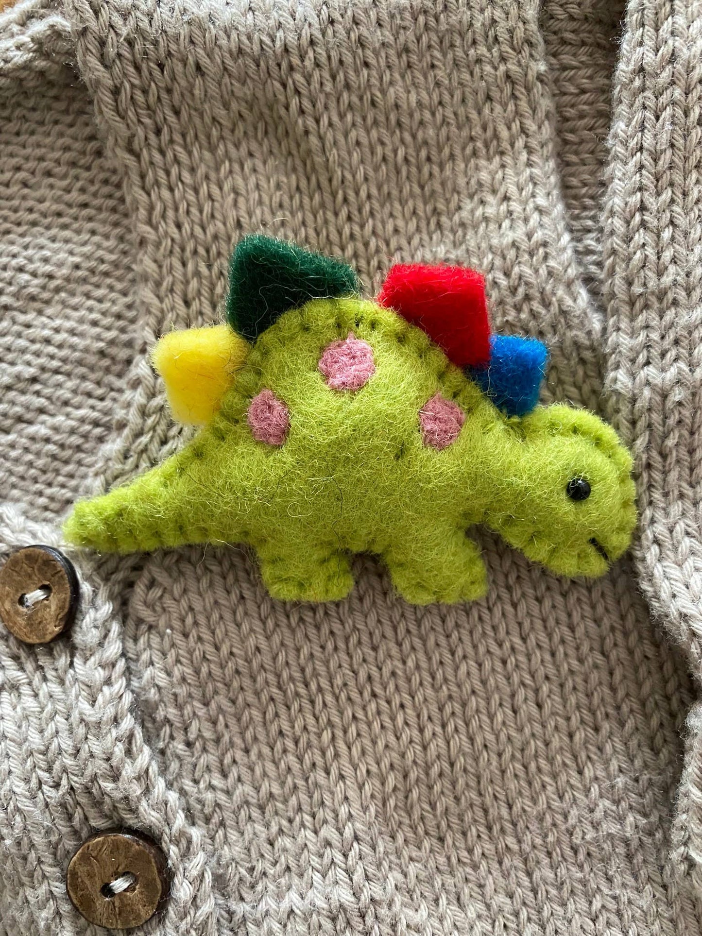 Filzanstecker - Dinosaurier Stegosaurus - hellgrün