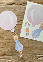 Bastelbogen Mobile Mädchen mit rosa Ballon von Tall Hat Tales, Mädchen im blauen Kleid hängt am rosa Ballon