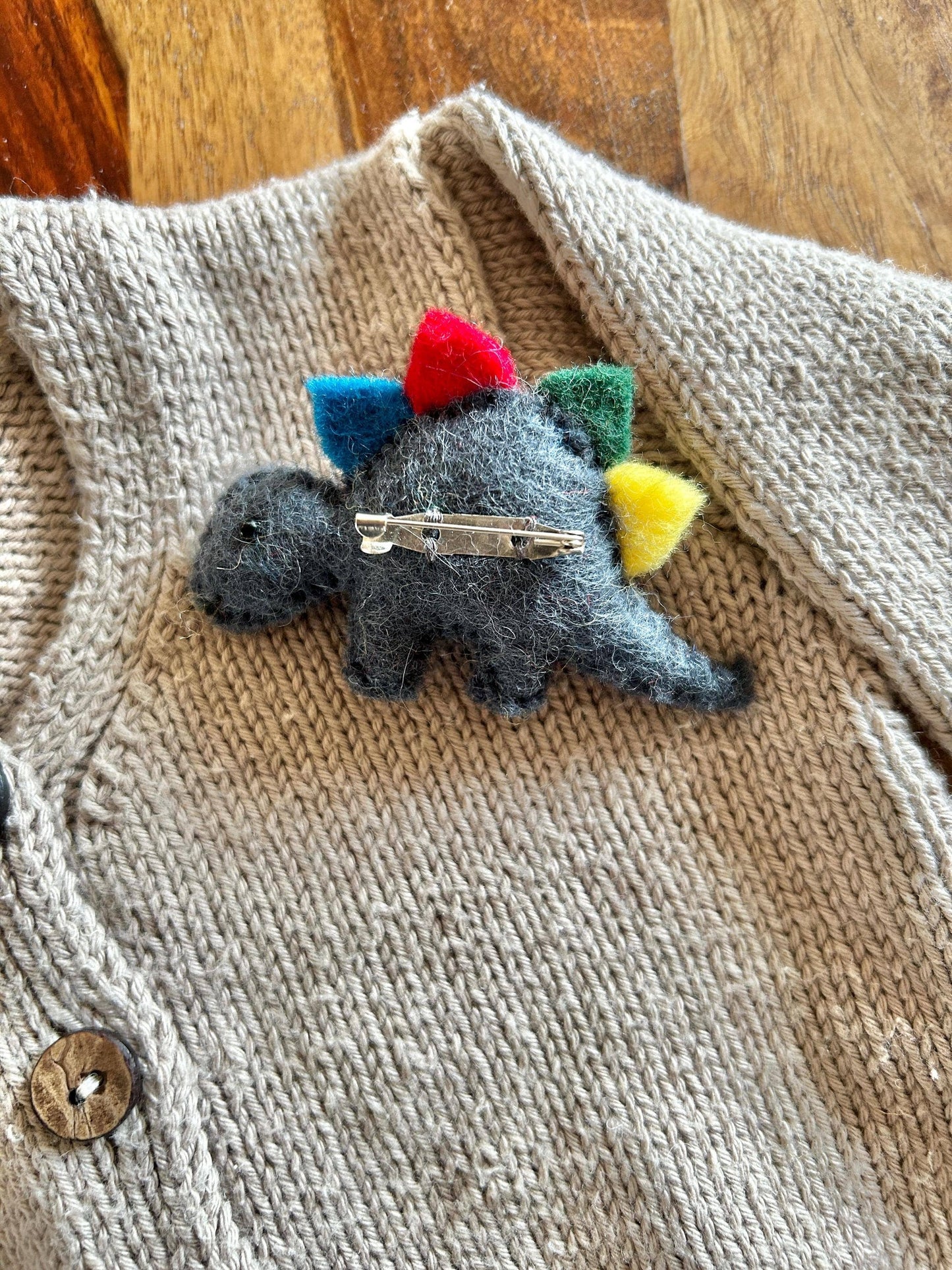 Filzanstecker - Dinosaurier Stegosaurus
