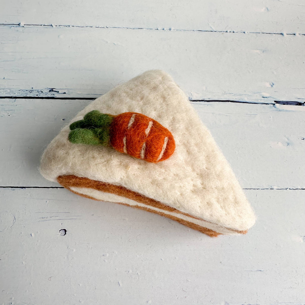 Oster-Karottenkuchenstück aus Filz von Sewing Seeds Play