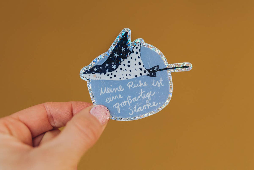 Glitzersticker Rochen „Meine Ruhe ist eine großartige Stärke.“ von Liesels Wicht