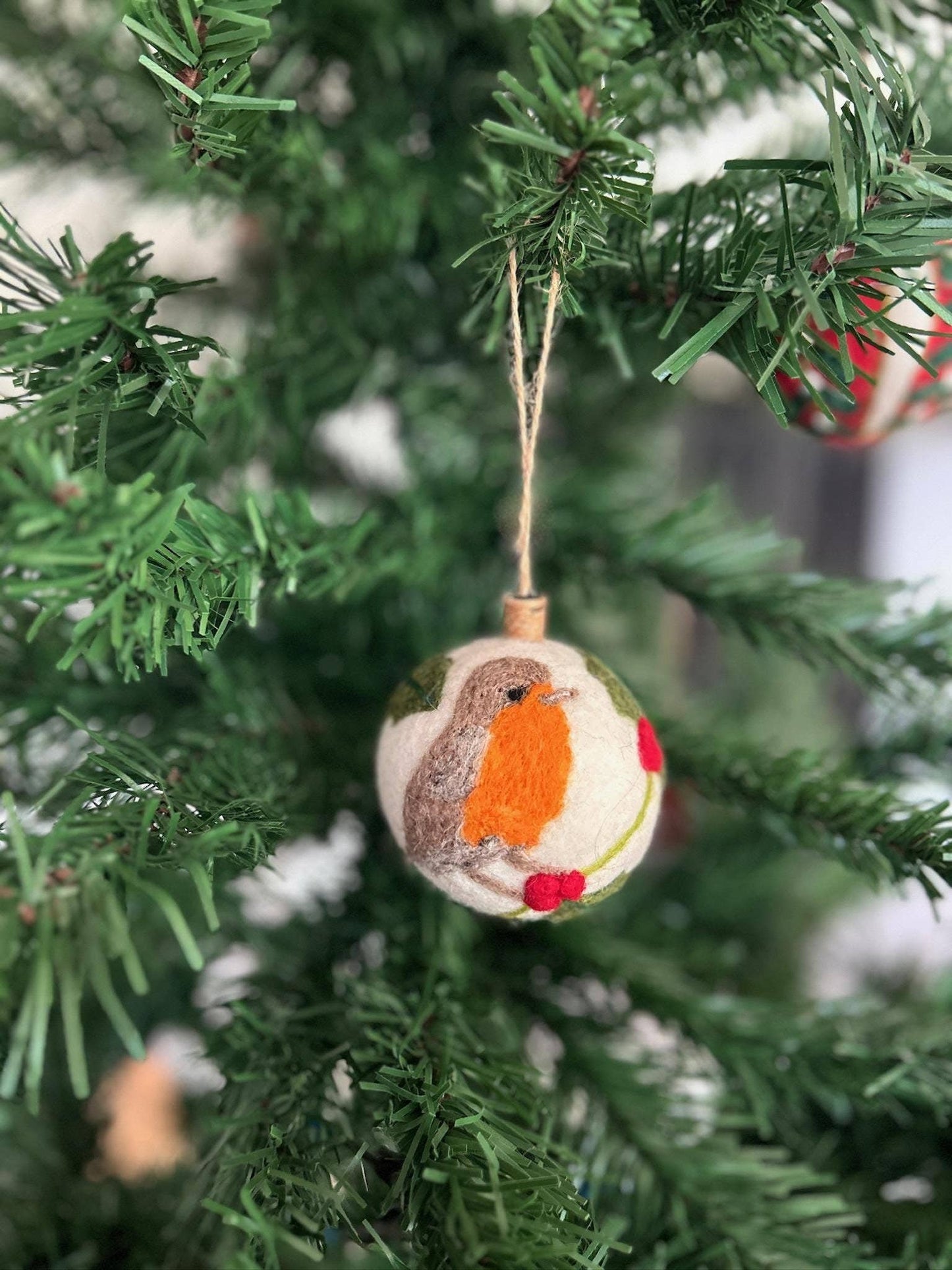 Filzdekoration - Weihnachtskugel Rotkehlchen & Stechpalme