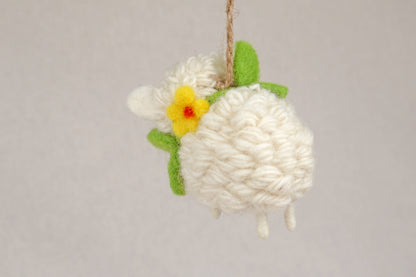 Filanzanhänger - Schaf mit Blumenkranz - weiß