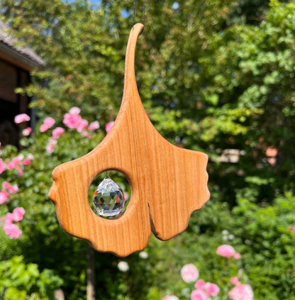 Fensterschmuck - Ginkgo mit Regenbogen-Kristall