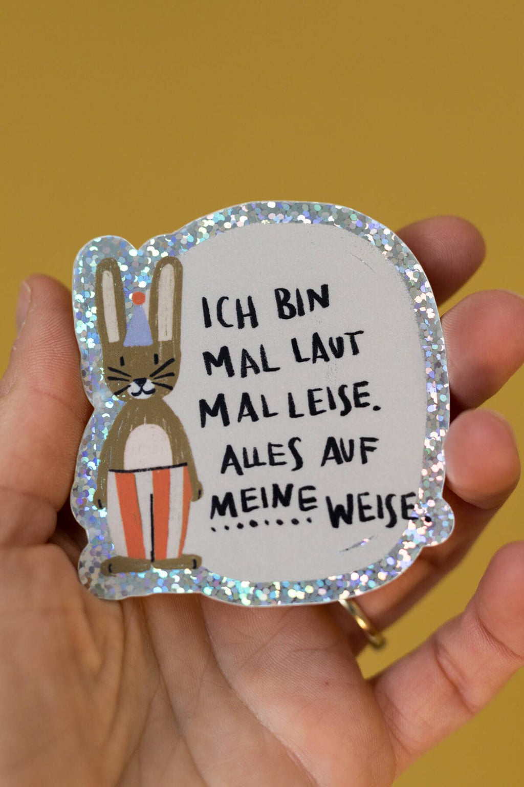 Glitzersticker Hase „Ich bin mal laut, mal leise. Alles auf meine Weise.“ von Liesels Wicht