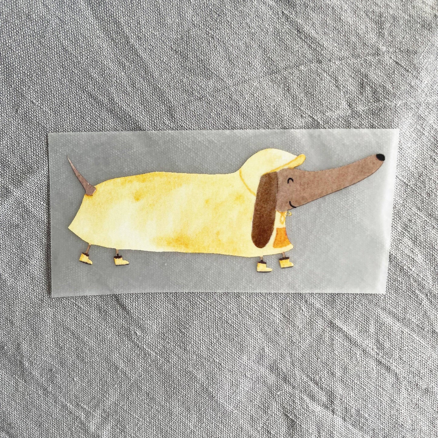 Bügelbild - Dackel im Regenmantel