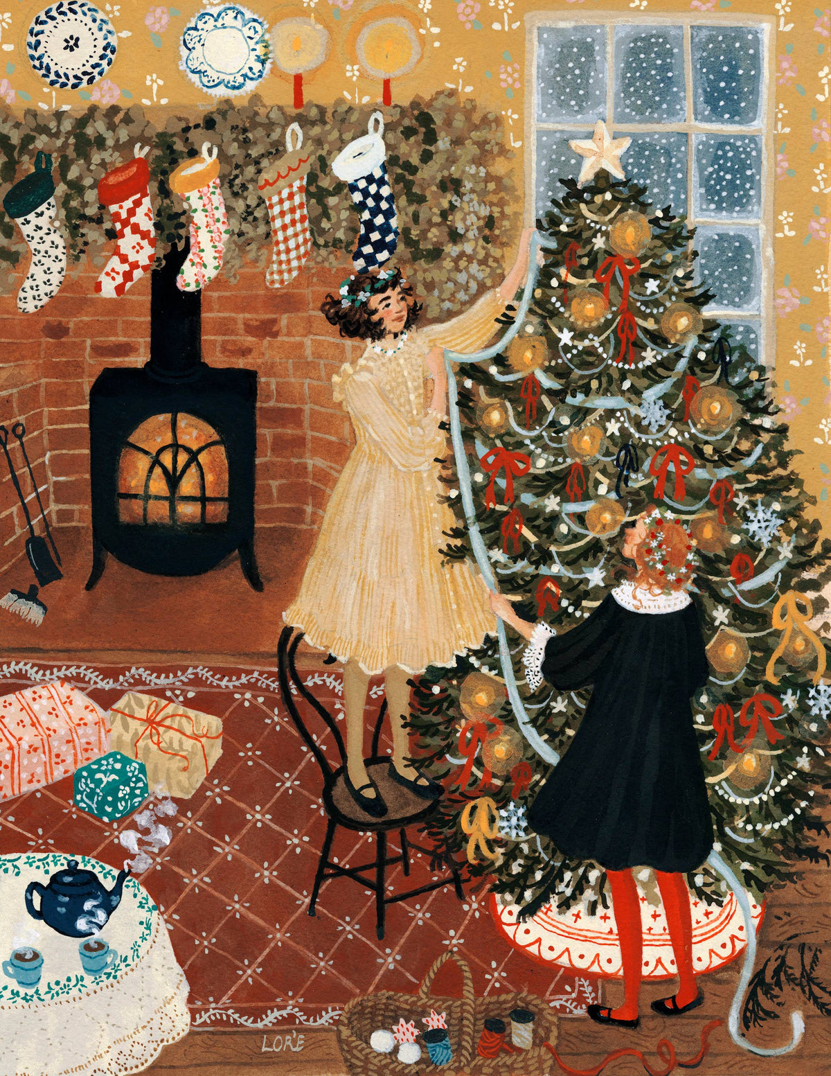 Kunstdruck Es ist wieder diese Jahreszeit von Loré Pemberton: Familie schmückt am Winterabend den Weihnachtsbaum