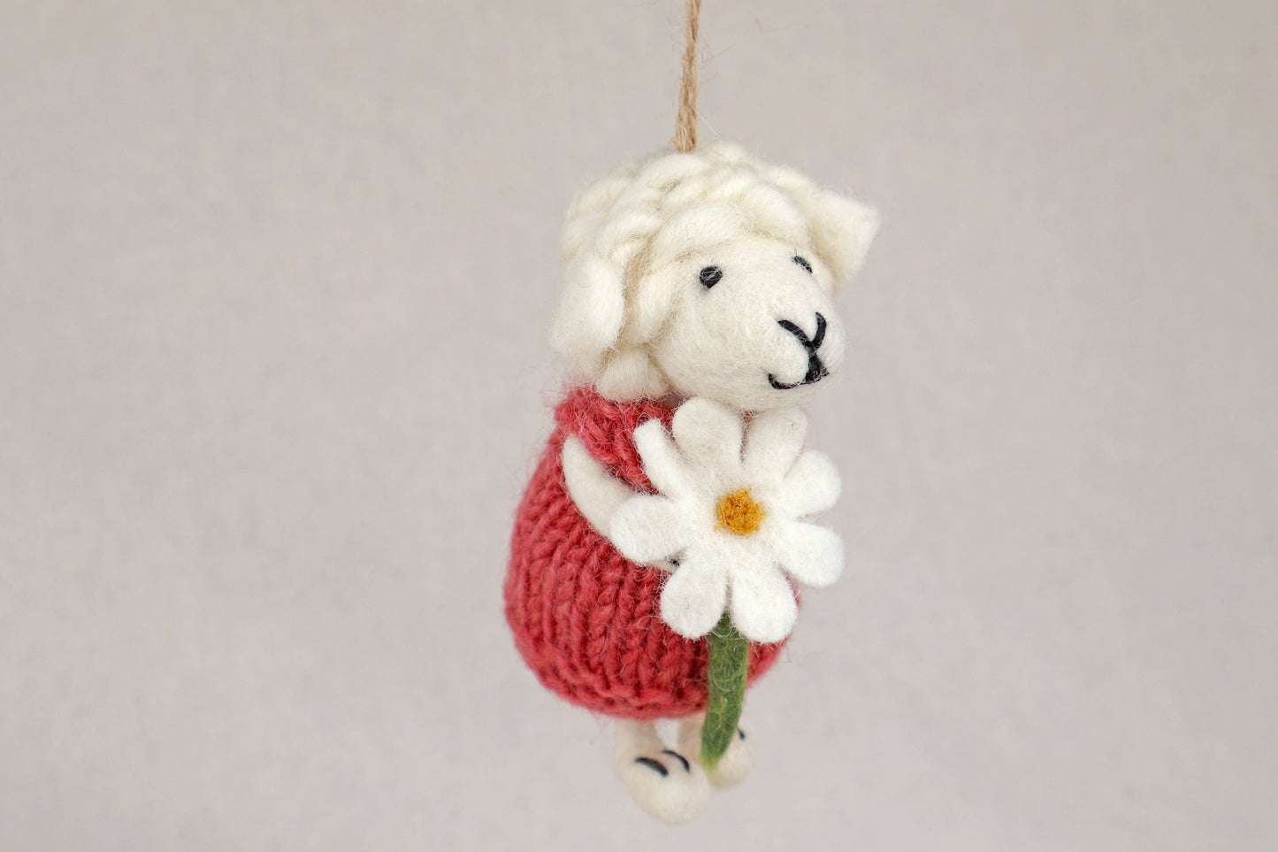 Filzanhänger - Schaf mit Blume