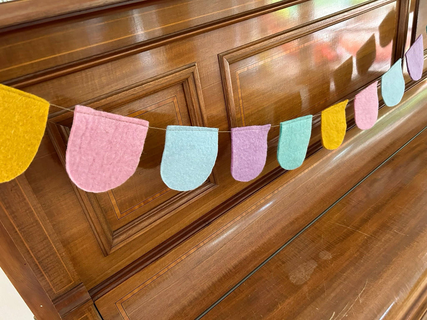 Filz-Wimpelkette für Kinderpartys und Deko - Pastell