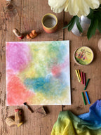 Mit Seccorell Wischmalfarben gemaltes Bild in weichen Regenbogenfarben, Foto