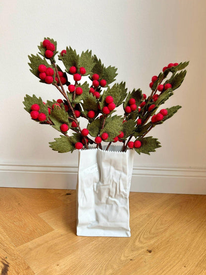 Filzdekoration - Ast mit roten Beeren