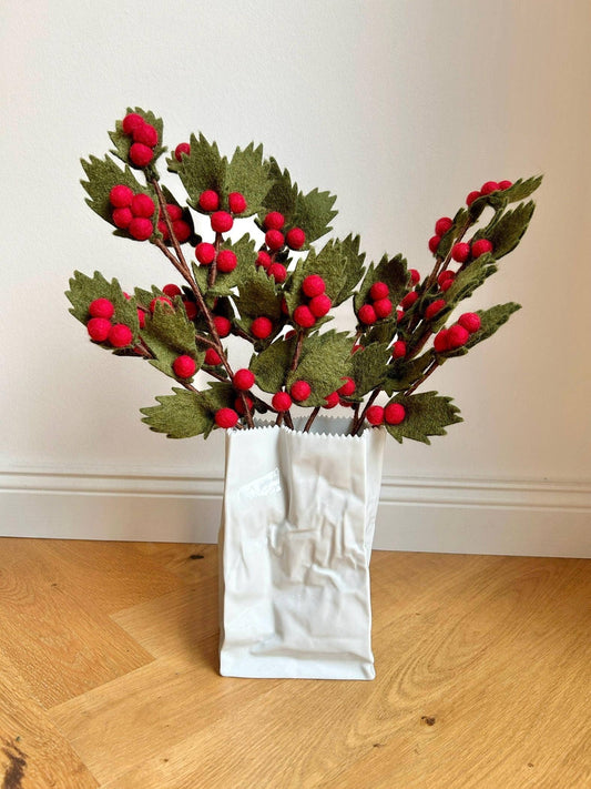 Filzdekoration - Ast mit roten Beeren