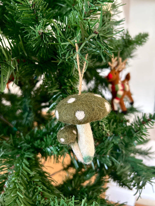 Filzanhänger - Fliegenpilz grün