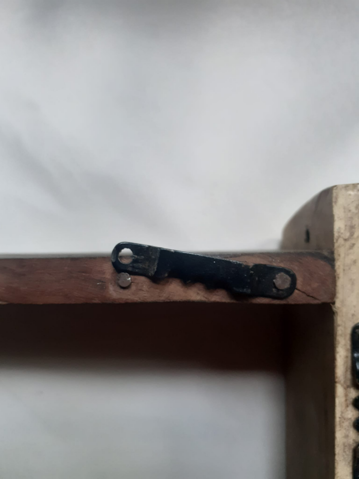 Wandregal aus recyceltem Material B Ware