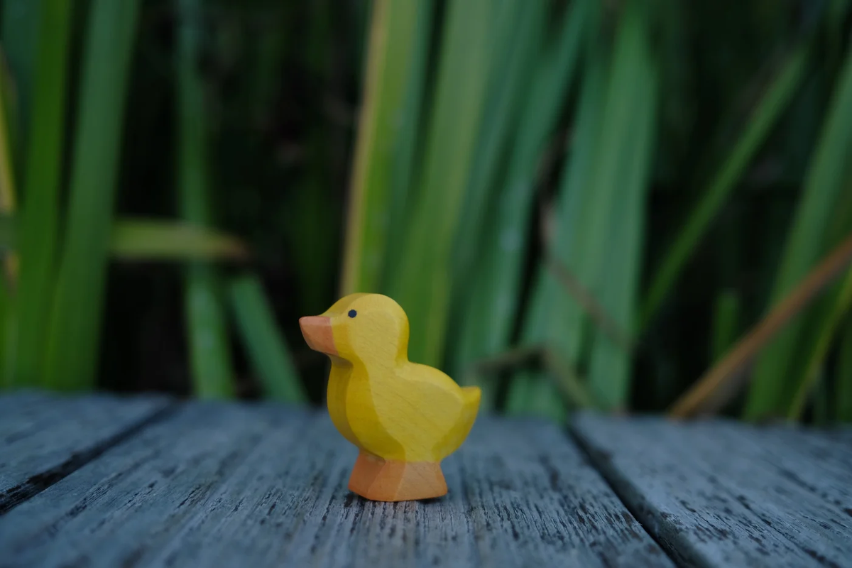 Holzfigur Entenküken von HolzWald, gelb