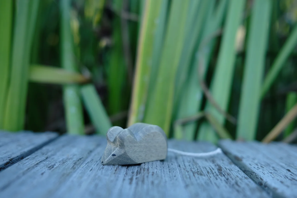 Holzfigur Maus von HolzWald, grau