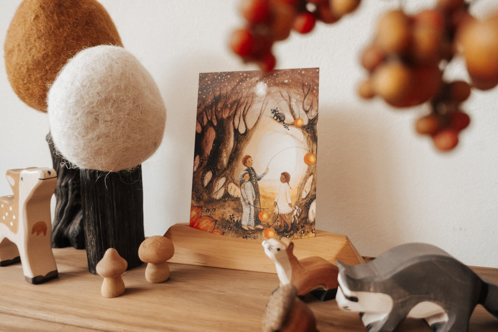 Kartenhalter Classic aus Erle für Postkarten A6 von Decor Spielzeug, Foto