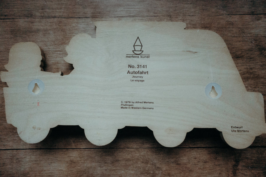 Vintage-Kindergarderobe "Autofahrt" Alfred Mertens
