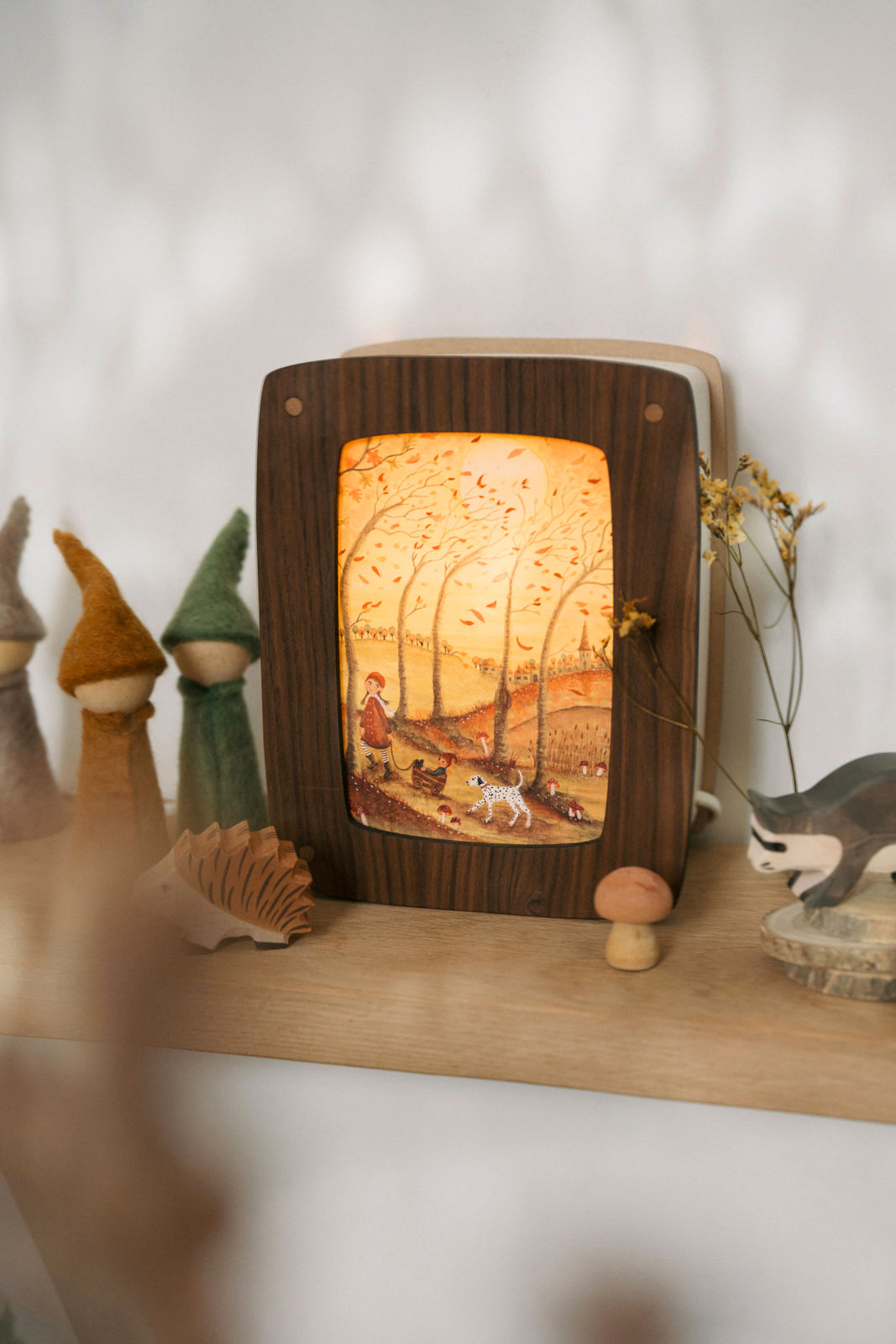 Postkartenlampe aus Holz mit leuchtender Postkarte, Ansicht 3