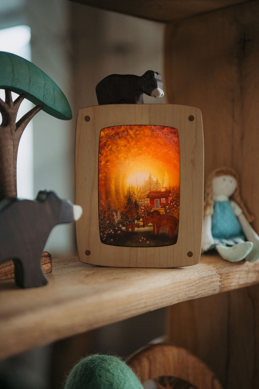 Postkartenlampe aus Holz mit leuchtender Postkarte, Ansicht 4