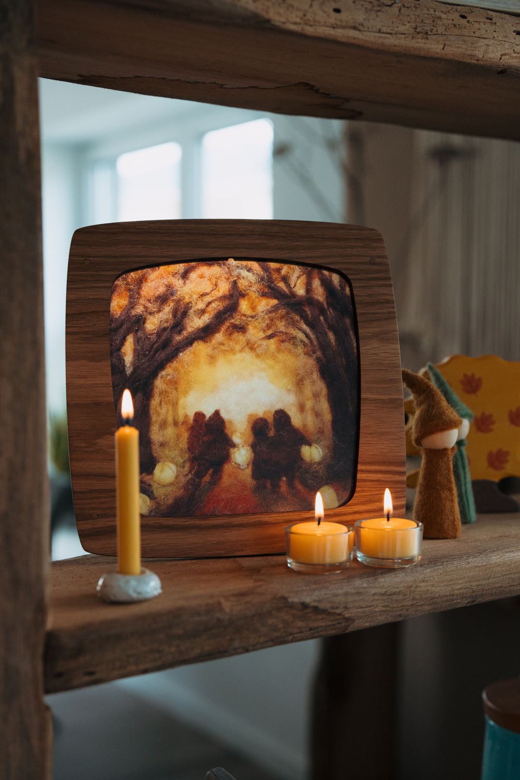 Magischer Rahmen aus Holz mit Motiv am Fenster, Ansicht 2