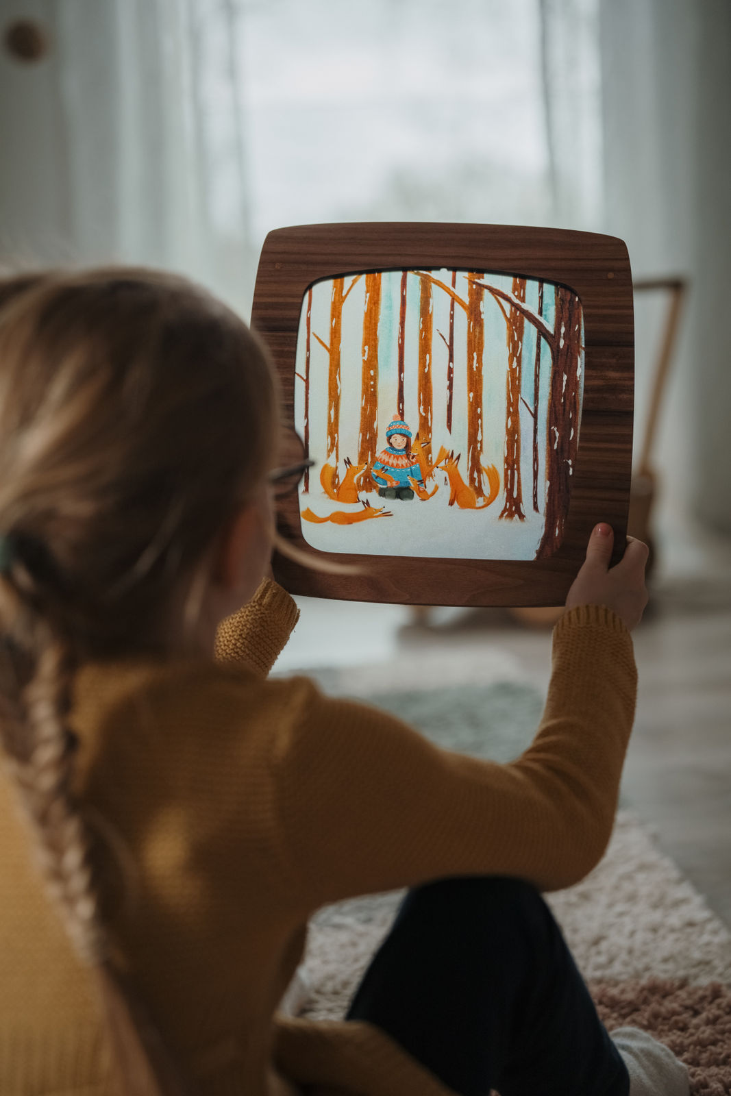 Magischer Rahmen aus Holz mit Motiv am Fenster, Ansicht 3