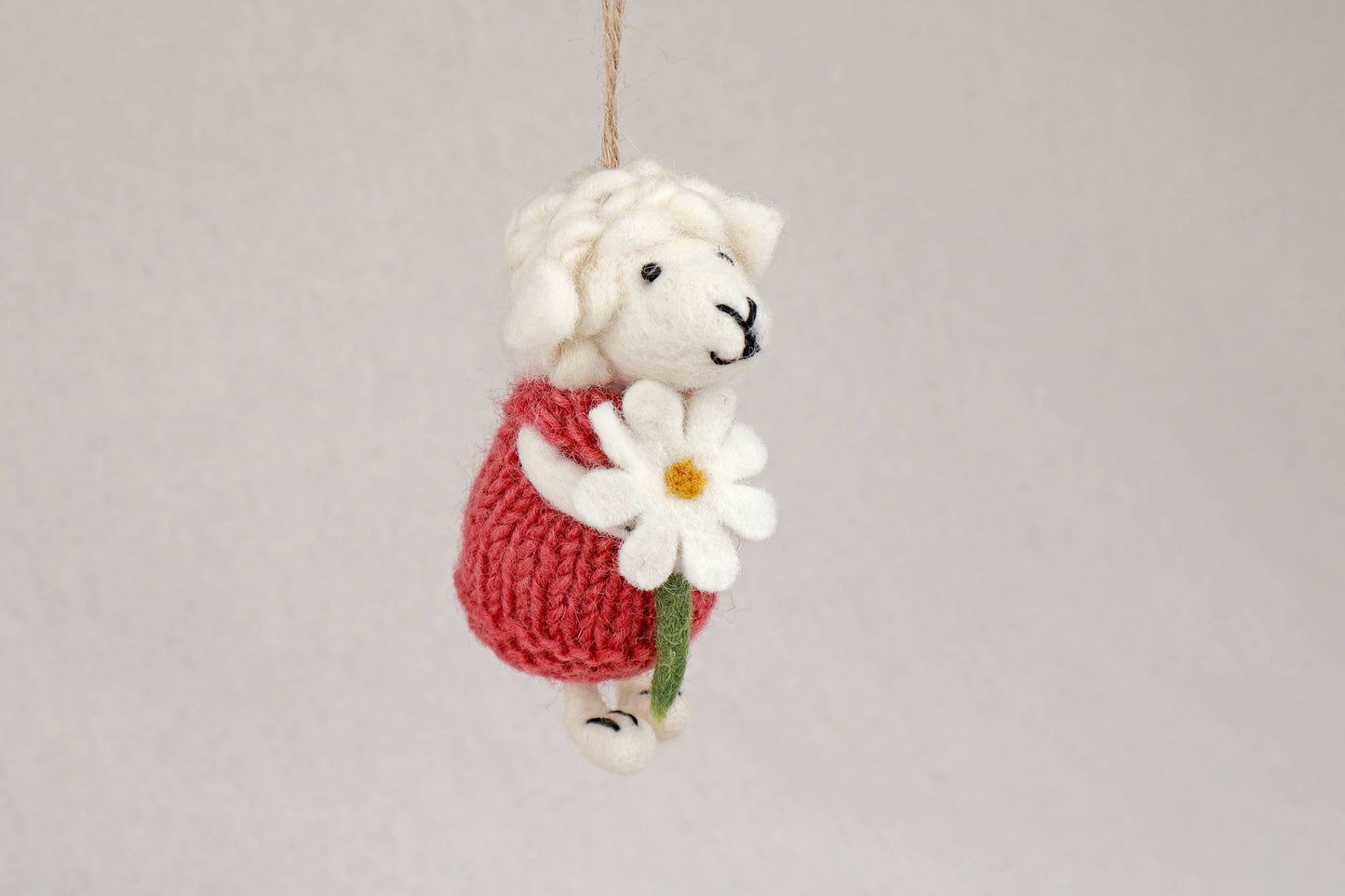 Filzanhänger - Schaf mit Blume