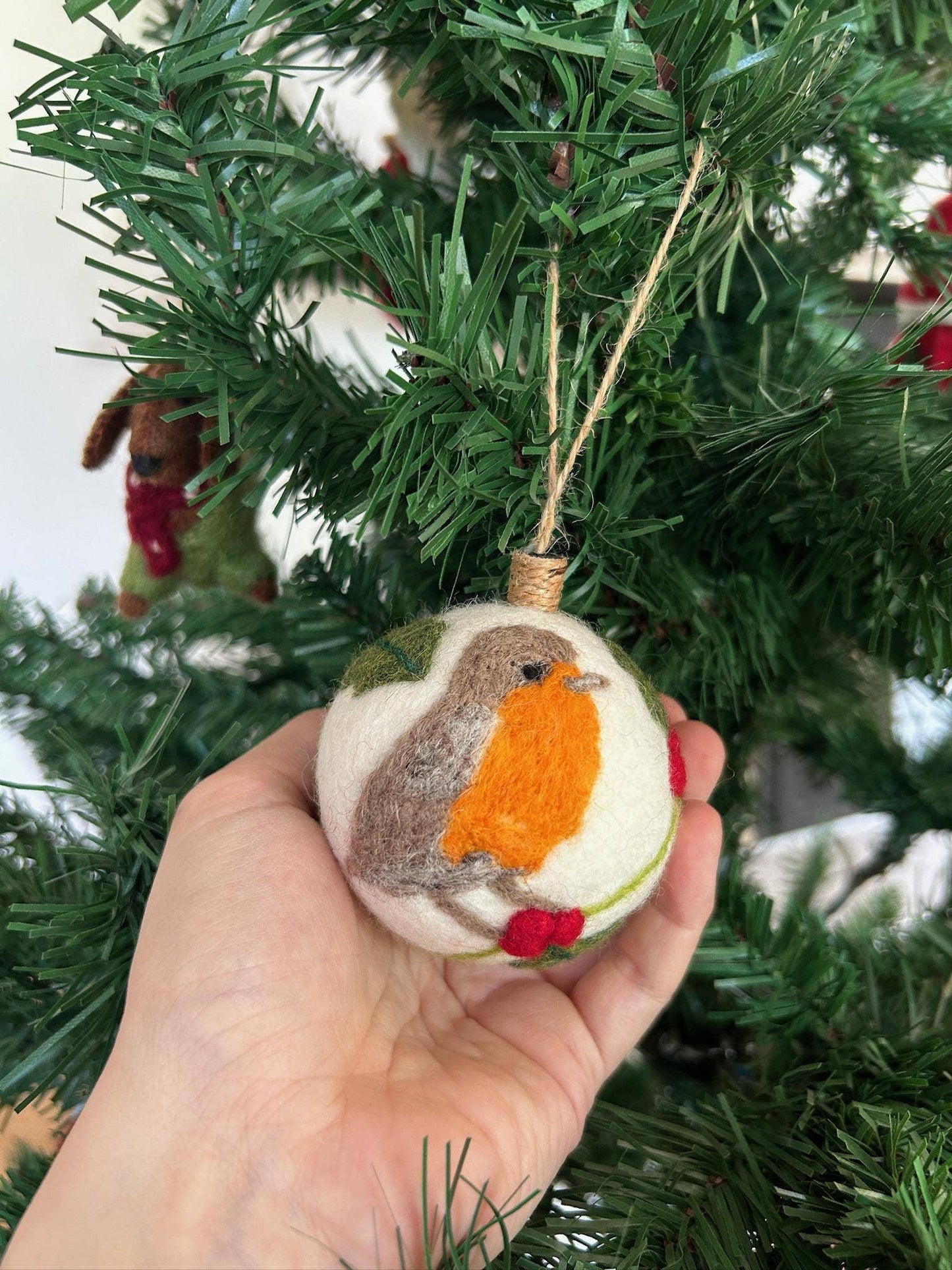 Filzdekoration - Weihnachtskugel Rotkehlchen & Stechpalme