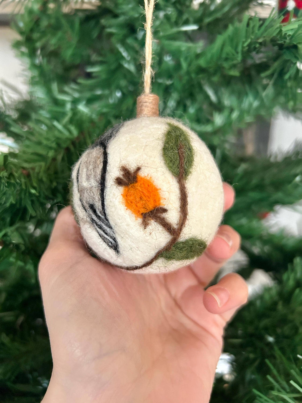 Weihnachtskugel aus Filz mit Vogel von Nacha Interior, Ansicht 7