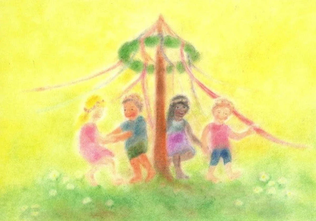 Postkarte Maitanz von Andrea Reiß: Kinder tanzen um einen geschmückten Maibaum in einer Frühlingslandschaft