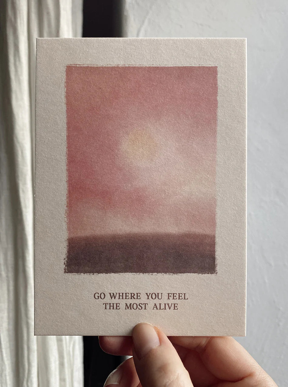 Postkarte Go where you feel the most alive von Anna Cosma A6, Stimmungsbild
