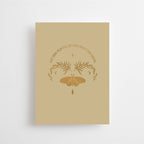 Postkarte „Let the old go, so the new can grow“ von Anna Cosma A6, goldener Spruch im Bogen über Zweigen und einem Falter