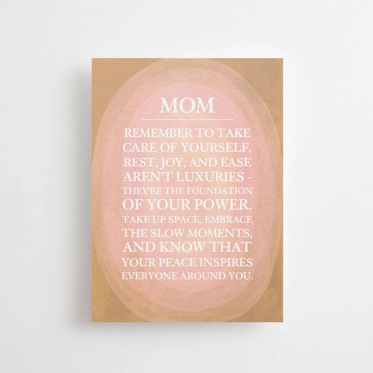 Postkarte Mom – A self-care reminder von Anna Cosma A6: eine Karte mit rosafarbenem Oval und vielen kleinen Self-Care-Erinnerungen unter der Überschrift „Mom“