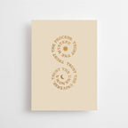 Postkarte „Trust the process“ von Anna Cosma A6, goldener Spruch in zwei Kreisen auf hellem Papier