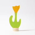 Grimm's Steckfigur Tulpe gelb, die gelbe Tulpe steht auf grünem Stiel und ist aus Lindenholz handbemalt