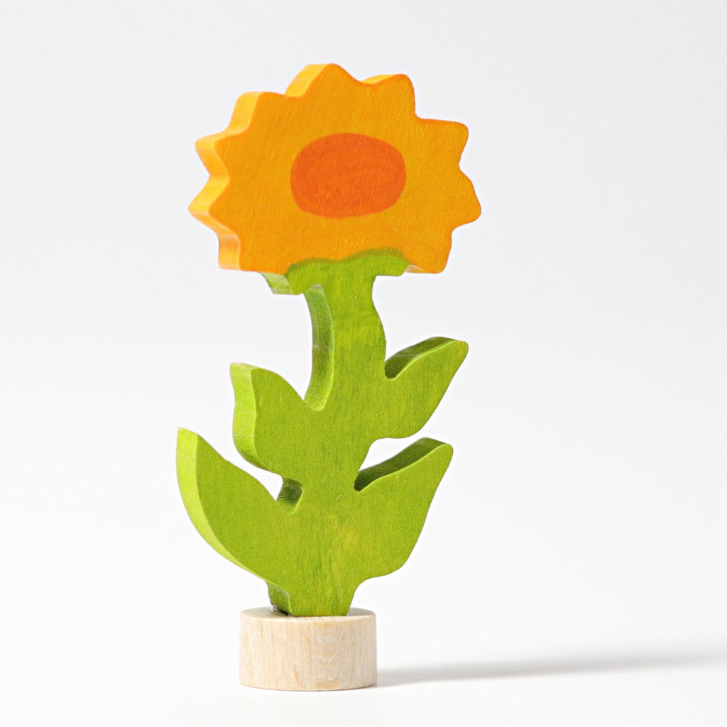 Grimm's Steckfigur Ringelblume, die orange Ringelblume hat grüne Blätter und eine leuchtende Blüte