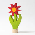 Grimm's Steckfigur Aster, die rote Aster hat eine gelbe Mitte und grüne Blätter