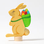 Grimm's Steckfigur Hase mit Korb auf dem Festtagsring, Foto